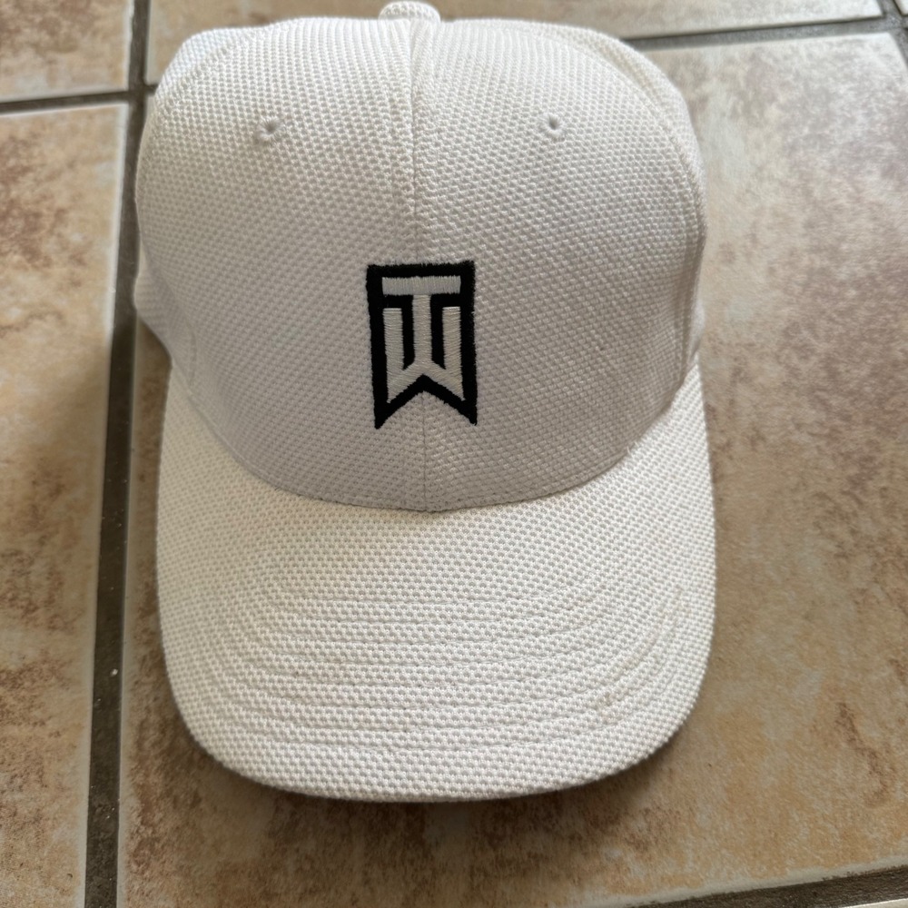 Nike Tiger Woods Collection White Baseball Hat Golf Flex Fit Med/Large‎
